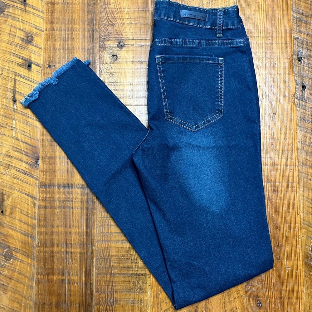 NWOT Denim Couture Dark Wash Raw Hem Skinny Jeans, Size 7 Juniors